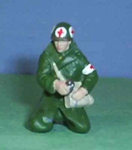 SPIELZEUG SOLDATEN BLECH AMERICAN WORLD WAR 2 MEDICAL DOCTOR 54 MM - Bild 1 von 3