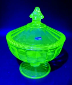 Vintage HAZEL ATLAS Uranium Colonial Block Green Glass Covered Candy Dish !! - Picture 1 of 2