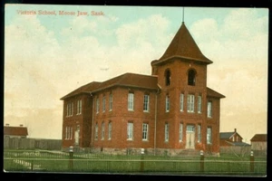 VICTORIA SCHOOL - MOOSE JAW, SASK POSTCARD - Picture 1 of 1
