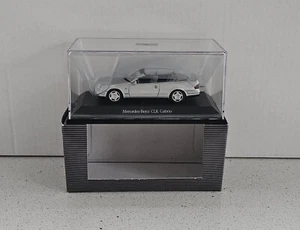 Modello pubblicitario Schuco Mercedes-Benz CLK Cabriolet A208 argento metallizzato 1:43 - Foto 1 di 4