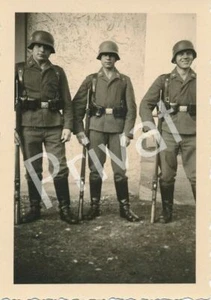 Foto WKII Luftwaffe Wehrmacht Soldaten Kameraden Uniform Flugersatzabwehr H1.37 - Bild 1 von 1