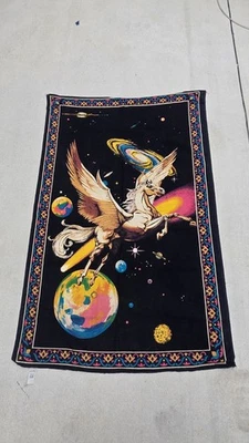Tapiz aterciopelado espacial Pegaso vintage años 80 grande psicodélico nostálgico unicornio Foto 1 de 4