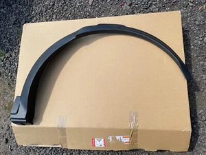 Land Rover Discovery 5 NEW GENUINE left rear wheel arch trim LR138493 27B - Picture 1 of 12