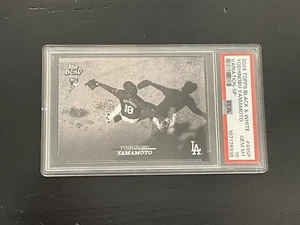 2024 Topps Black & White Image Variation Yoshinobu Yamamoto RC #49SP PSA 10 - Picture 1 of 2