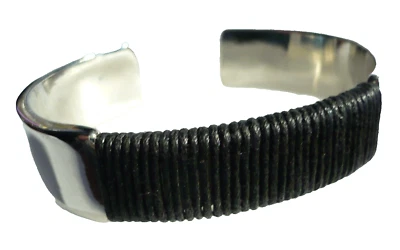 massiver Armreif 2 cm breit hinten offen silber schwarz Modeschmuck NEU + TOP - Bild 1 von 3