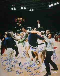 Foto autografiada 16x20 del equipo de baloncesto de Estados Unidos de los Juegos Olímpicos 1972 para hombre - Carta PSA - Imagen 1 de 7