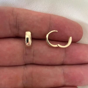 Orecchini a cerchio in oro giallo 9 ct originali ORECCHINI CON CERNIERA grammi oro 1,5 - Foto 1 di 6