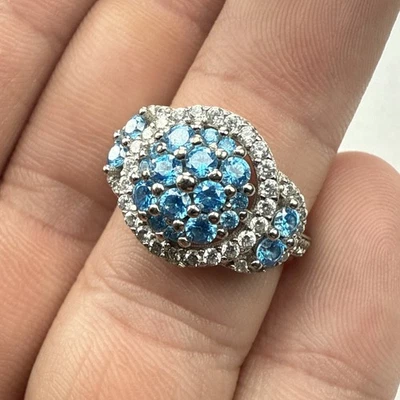 Кольцо с синим и белым фианитом из чистого серебра с родиевым покрытием размер 7–4,6 г - Изображение 1 из 4