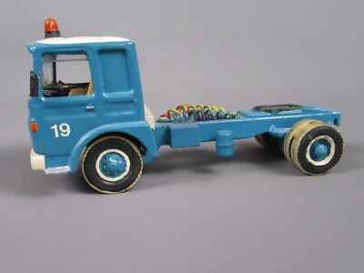 C104 Solido Smontabile Trasformato Camion Saviem SM 300 V8 #19 Turchese 1:50 - Immagine 1 di 4