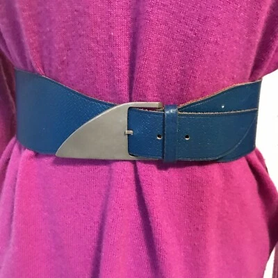 Cinturón único de colección para mujer con hebilla triangular plateada en azul real, pequeño, años 80 Foto 1 de 4