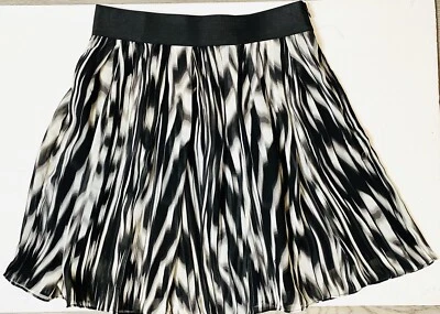 Vince Camuto skirt size 6 trendy elastic zip waist soft pleates #9322404 stripes - Image 1 of 4