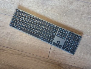 Amazon Basics rechargeable wireless keyboard ultra-slim quiet UK black NO MOUSE - Afbeelding 1 van 13