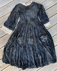 Ancienne Robe en velours Noir Triskell Costume traditionnel - Bretagne - Foto 1 di 9