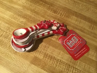 The Bake Shop Cucchiai Misuratore Fiocco di Neve Rosso Bianco Ceramica Smaltata Vacanze NUOVO - Immagine 1 di 2