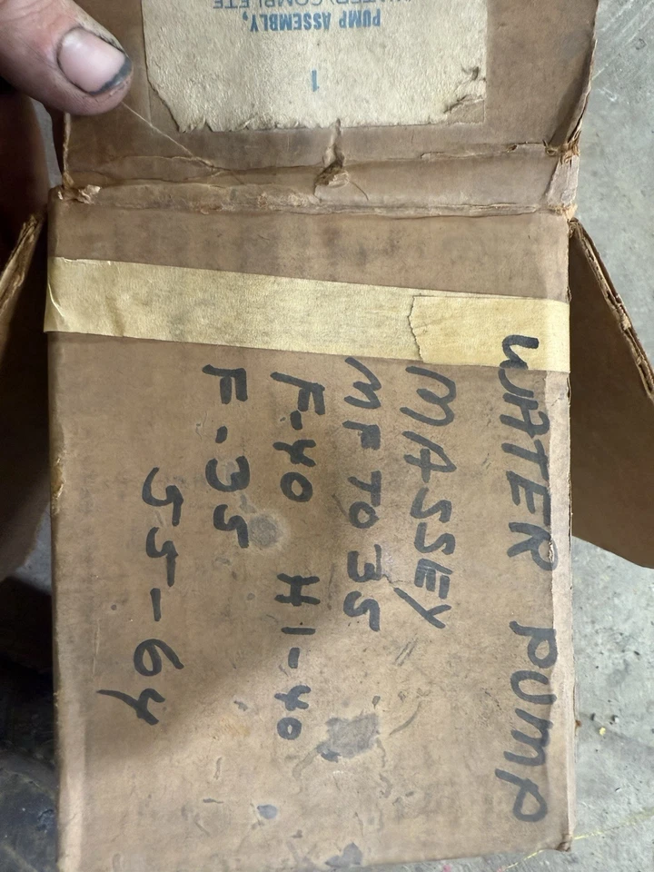 Bomba de agua Nos Massey Ferguson 35 F-40 Hi-40 F-35 55-64. 830514m91 y 830691m91 Foto 1 de 4