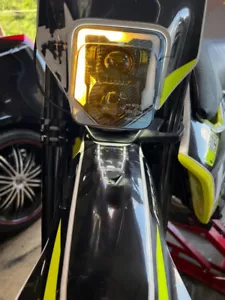Faro LED de fibra de carbono intermitente amarillo para Husqvarna 701 FE501 300 450 350 250 - Imagen 1 de 18