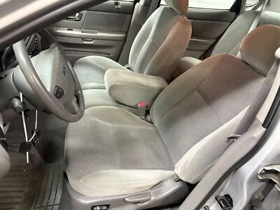 Used Front Right Seat Belt Front fits: 2002 Ford Taurus bench seat passenger ret Foto 1 de 4