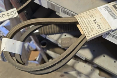 Juego de 2 minicargadoras Owatonna Mustang Mfg 020-32188 V cinturón emparejado Foto 1 de 2