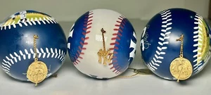 3 NY YANKEES J VASQUEZ & M RIVERA Adornos Bradford Exchange Reliquia Porcelana - Imagen 1 de 16