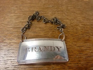 Un bonito plato antiguo de astilla en etiqueta de jarra de brandy de cobre - Imagen 1 de 1