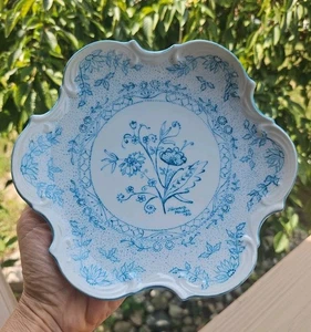Vtg Handpainted Trinket Dish Plate Wall Hanging White Blue Floral Signed 8" - Picture 1 of 9