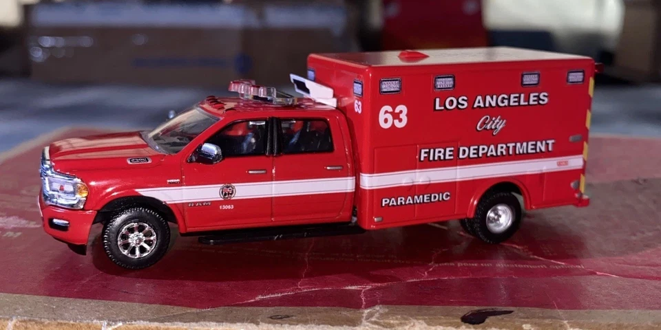 Kitbash 1/64 Ram 5500 Los Angele City Fire Department Rescue Paramedic Ambulance - Image 1 of 4
