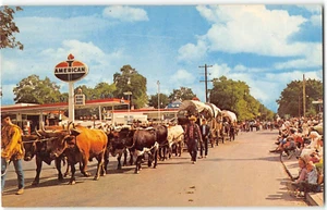 Vagones cubiertos Westward Ho Parade Pendleton Oregon escena callejera postal de colección - Imagen 1 de 2