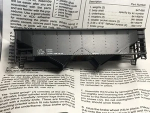 Walthers HO 36' Two Bay Hopper unliveried - Picture 1 of 6