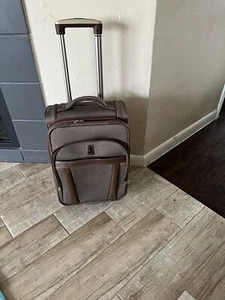 LONDON FOG Newcastle Softside 18" Spinner Suitcase In brown - Picture 1 of 9