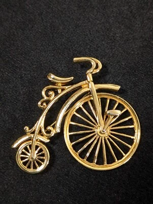 Broche de bicicleta vintage Avon Heirloom ruedas móviles tono dorado estilo victoriano Foto 1 de 4