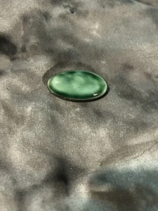 Broche vintage de piedras preciosas verdes cerámica Ruskin - por favor lee - Imagen 1 de 5
