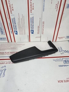 AUDI A4 2009-2016 - Reposabrazos panel puerta conductor delantero izquierdo 8K1867173A - Imagen 1 de 11