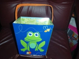 "Cesta de regalo de Pascua FROG - mango de fieltro 8"" x 8" - Imagen 1 de 3