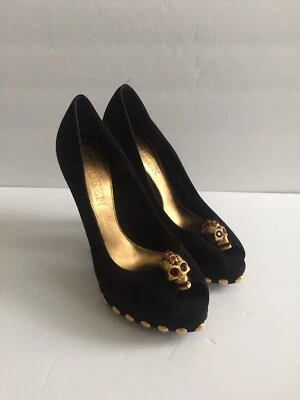 New Alexander McQueen Gold Red Skull Ornament Suede Open Peep Toes Pump SZ 39.5 - Image 1 of 4
