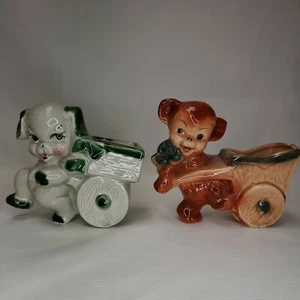 Vintage Paar Keramik Pflanzgefäße grün Welpe Hund & Braunbär Ziehwagen Kawaii - Bild 1 von 11