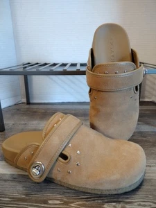 Coach Blake Wildleder Clogs Pantoletten Nieten Drehverschluss Riemen Damen 6 hellbraun - Bild 1 von 9