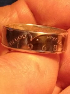 1968 AMERICAN KENNEDY HALF DOLLAR  SILVER COIN RING - Picture 1 of 4