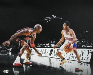 Foto autografiada 16x20 de Allen Iverson de la corte con Kobe Bryant 76ers Beckett 196724 - Imagen 1 de 3
