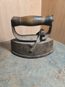 Antikes Asbest trauriges Eisen mit abnehmbarem Bezug & Holzgriff - rustikaler Zustand - Bild 1 von 6