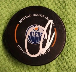 CONNOR McDAVID Signed Autographed Edmonton OILERS Official Game Puck - Picture 1 of 1