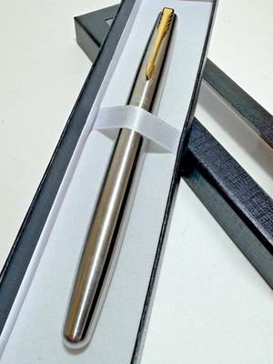 Parker Frontier Flighter GT Fountain Pen - Stainless Steel / Gold Plated Trim - Image 1 of 4