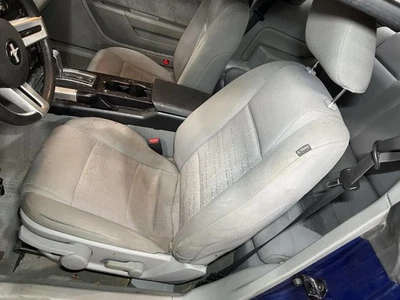 Asiento delantero izquierdo usado se adapta a: Ford Mustang 2008 canastilla sin Sport tipo primera excavación Foto 1 de 4