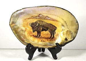 Gran concha marina iridiscente pintada a mano con BISON BÚFALO firmada por artista - Imagen 1 de 5