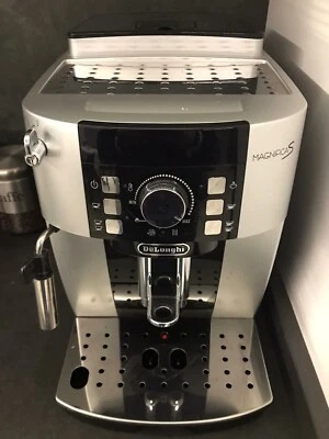 De’Longhi Magnifica S ECAM 21.116.SB 1450W Macchina per Caffè - Argenta - Immagine 1 di 3