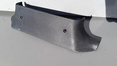 1983 Mercedes Benz W123 B pilar direito passageiro lateral acabamento inferior azul fabricante de equipamento original - Imagem 1 de 4