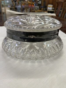 Antik 1880er Amerikanisches Brillant Rundschliff Kristall Puderdose Floral & Schmetterling - Bild 1 von 23