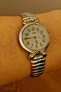 Vintage Lady's Timex Watch Easy Read Numbers - Water Resistant - Very Good Cond. - Picture 1 of 7