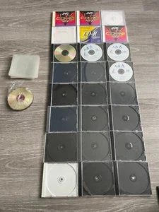 24 x Jewel CD Cases, 20+ Plastic CD Wallets & At Least 5 Recordable CDs Bundle - Afbeelding 1 van 5