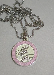 Collar Medalla Santo St Christopher Rides Harley Bikers rosa - Imagen 1 de 2
