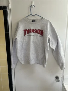 REVISTA THRASHER VINTAGE GRIS CUELLO REDONDO ROJO LOGOTIPO TALLA S ENVÍO GRATUITO - Imagen 1 de 21